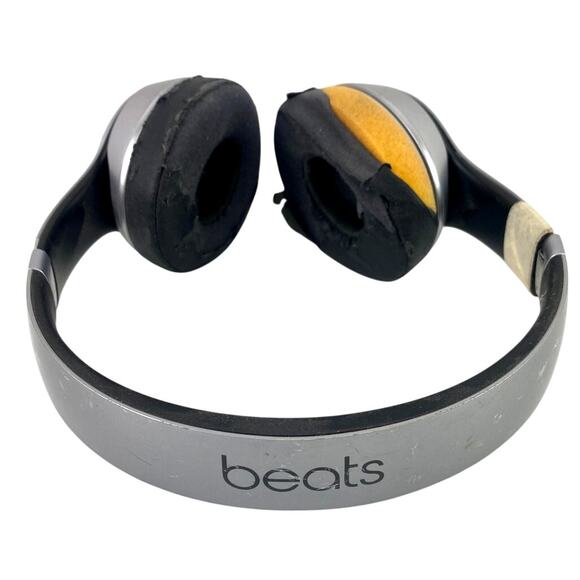 Beats Solo 2 Space Gray Wireless On Ear Headphones Working For Parts Repair READ - Picture 4 of 6